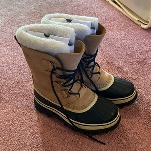NIB SOREL Caribou WP in Buff Women’s 7